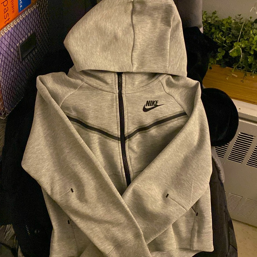 grey nike tech fleece